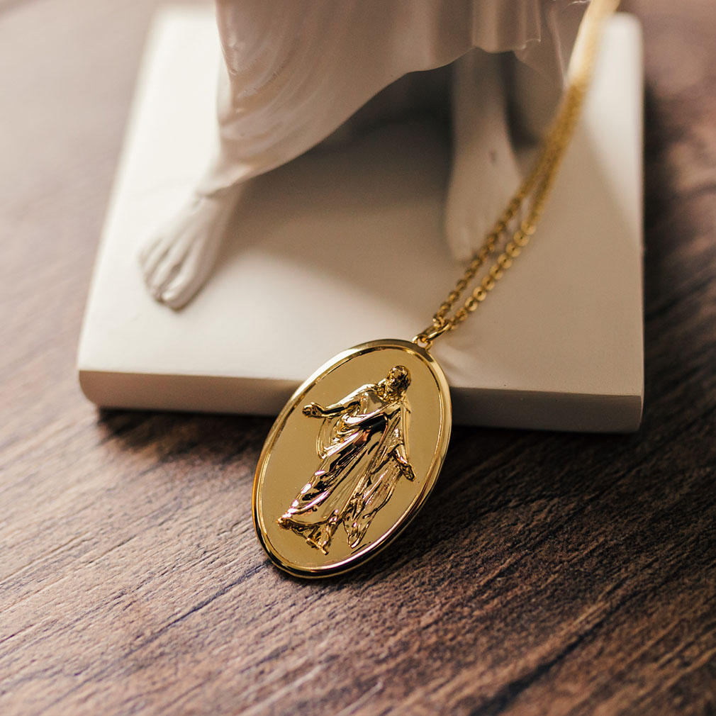 Gold hot sale jesus necklace